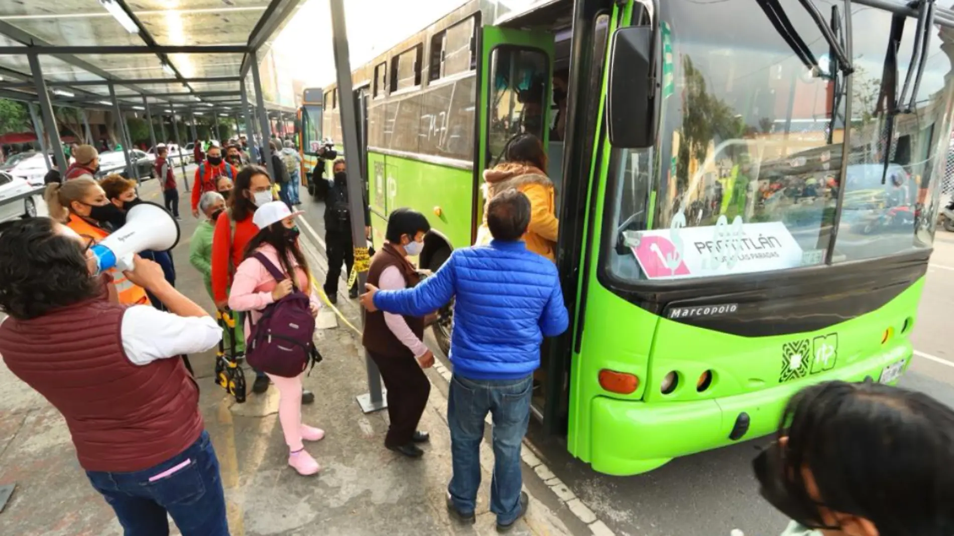 Usuarios enfrentan retrasos de hasta media hora por cierre de la L1 del Metro